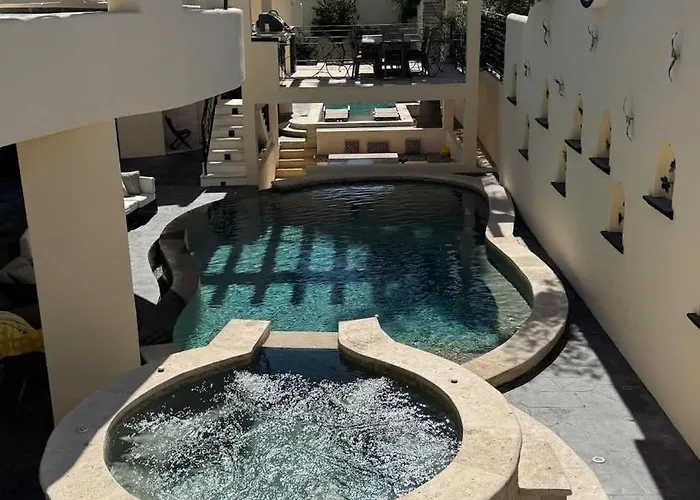 Hébergement de vacances Grand Famlee - Multi-family Sleeps 16 *