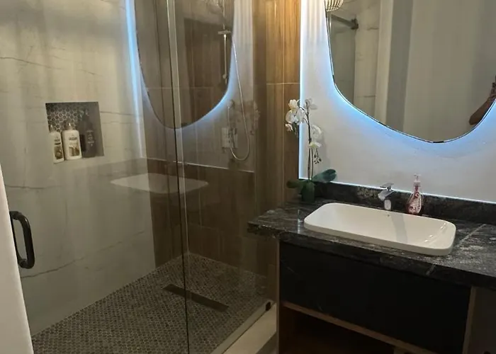 Grand Famlee - Multi-family Sleeps 16 *