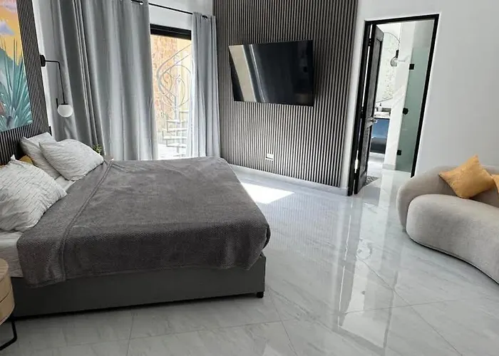 Grand Famlee - Multi-family Sleeps 16 *